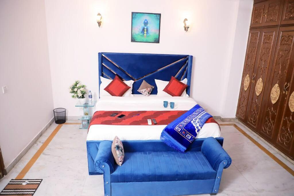 Apartment Fortune Service Apartment,2bhk, D-198,saket *