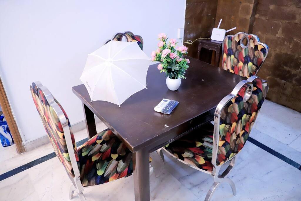 Fortune Service Apartment,2bhk, D-198,saket Apartment New Delhi