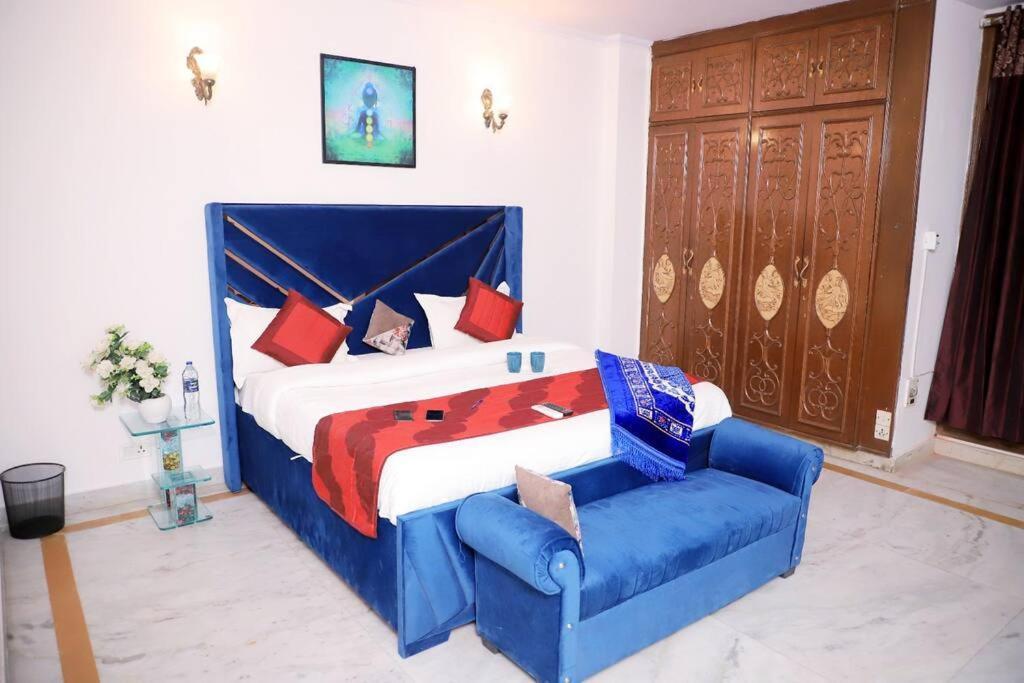 Fortune Service Apartment,2bhk, D-198,saket Apartment *