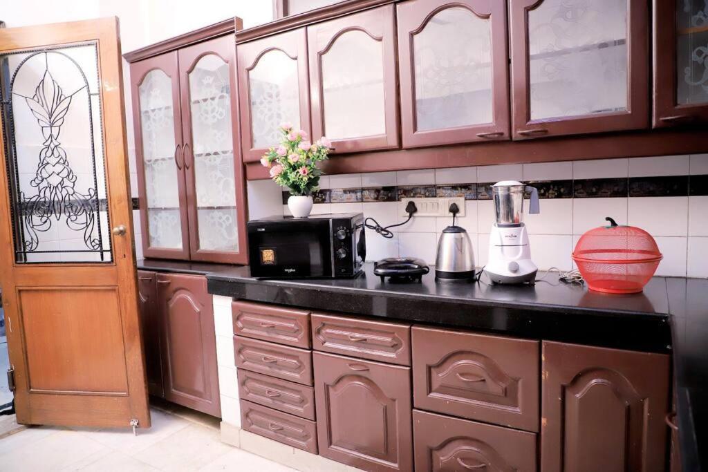 Fortune Service Apartment,2bhk, D-198,saket New Delhi