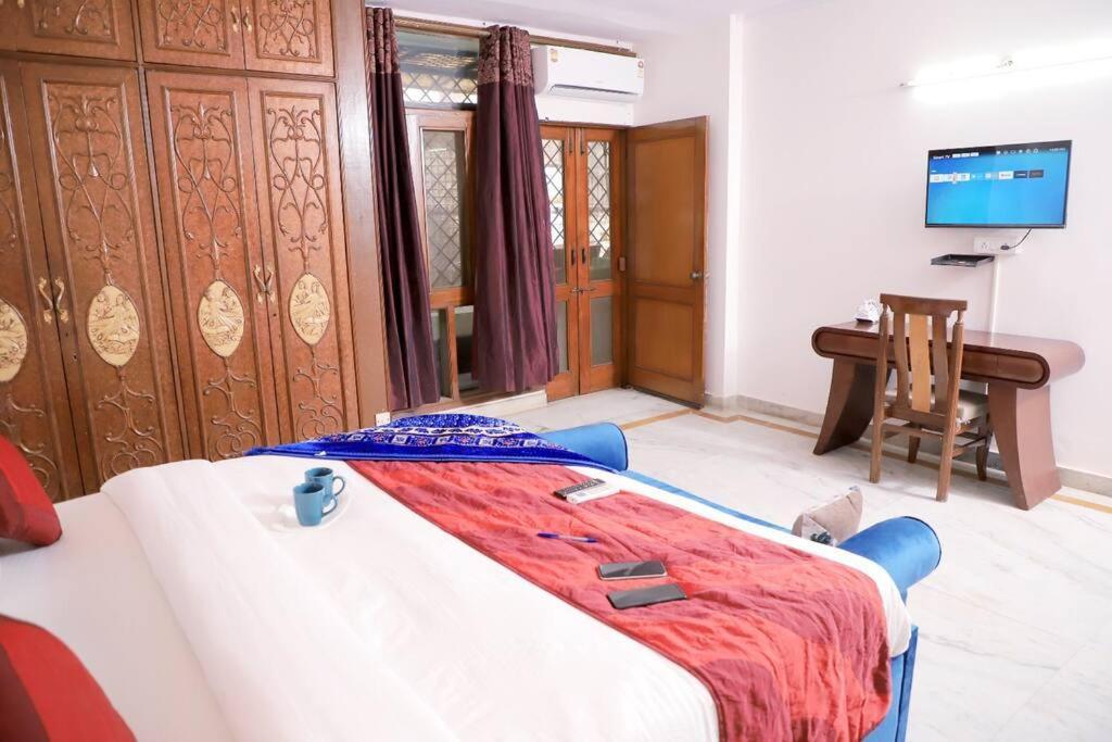 Apartment Fortune Service Apartment,2bhk, D-198,saket