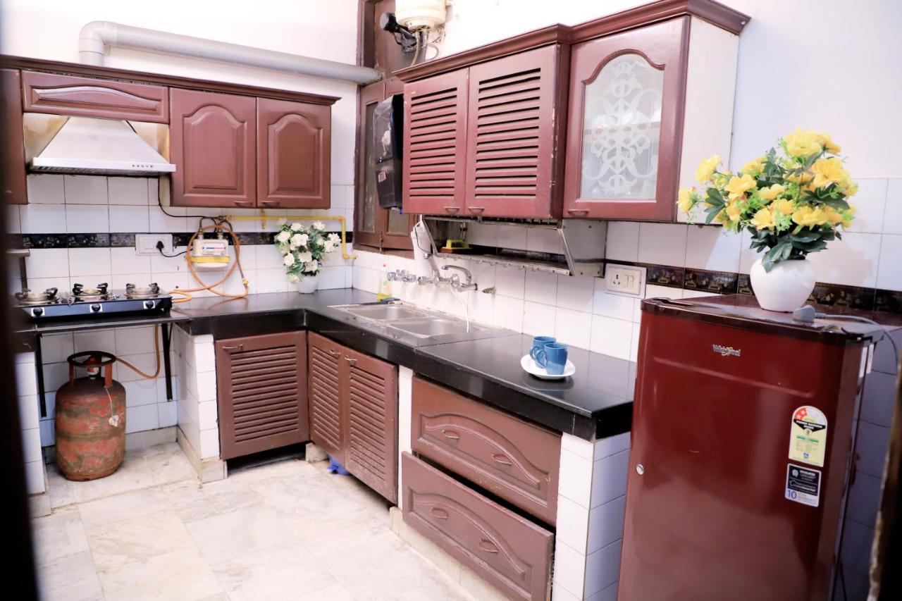 Fortune Service Apartment,2bhk, D-198,saket *